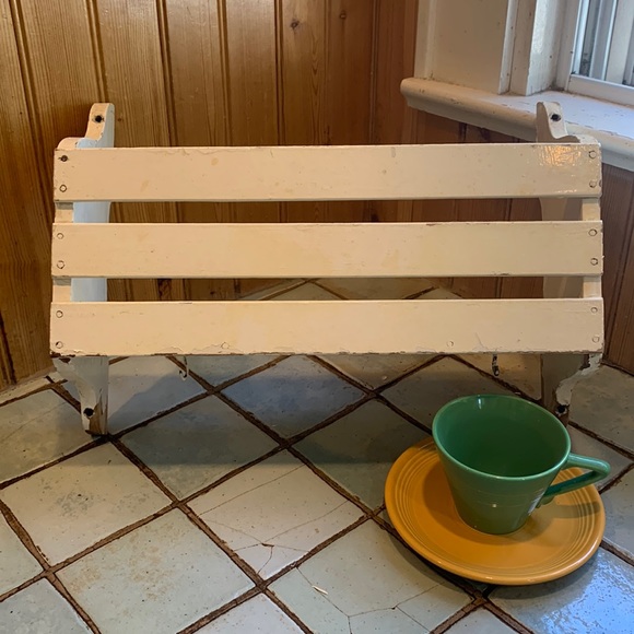 Vintage painted wooden rustic cupboard shelf. - Picture 2 of 12